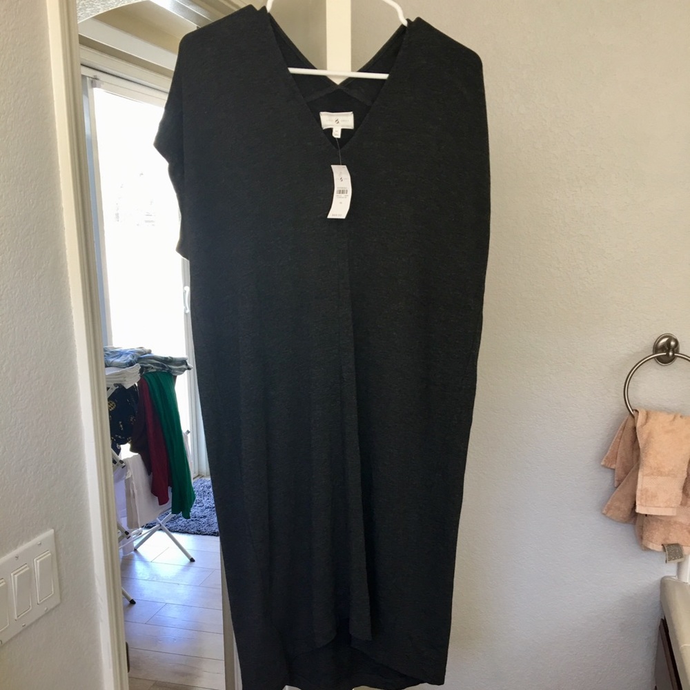 Lou & Grey V Neck Dress